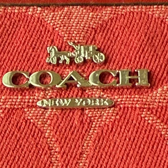 ❤️💘❤️ COACH CORNER ZIP WRISTLET IN SIGNATURE DENIM ❤️💘❤️ NWT ❤️💘❤️ - Picture 13 of 16